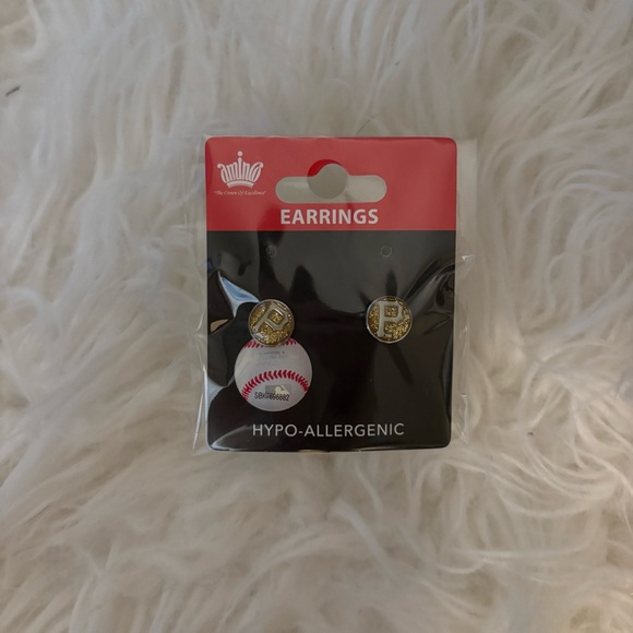 Pirates baseball Hypoallergenic Earrings - Picture 1 of 1